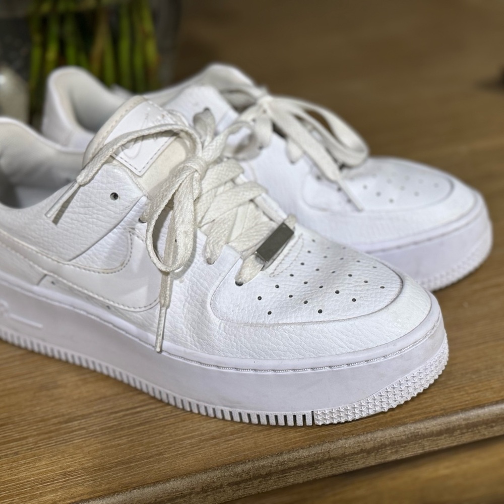 White Nike Air Force 1